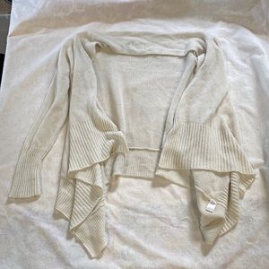 Cream cardigan with long sleeves